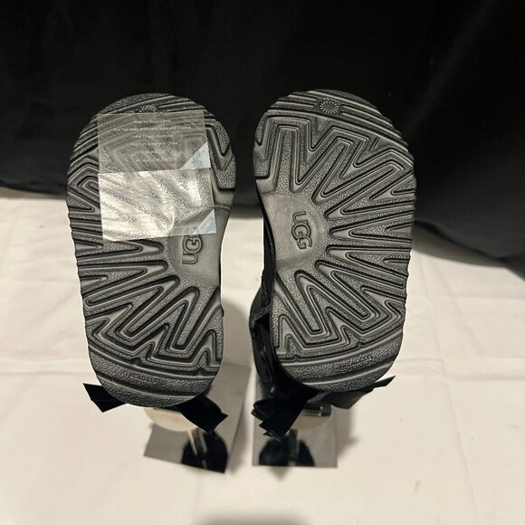 Ugg Boots - NEW IN BOX - FREE SHIPPING - Picture 3 of 3